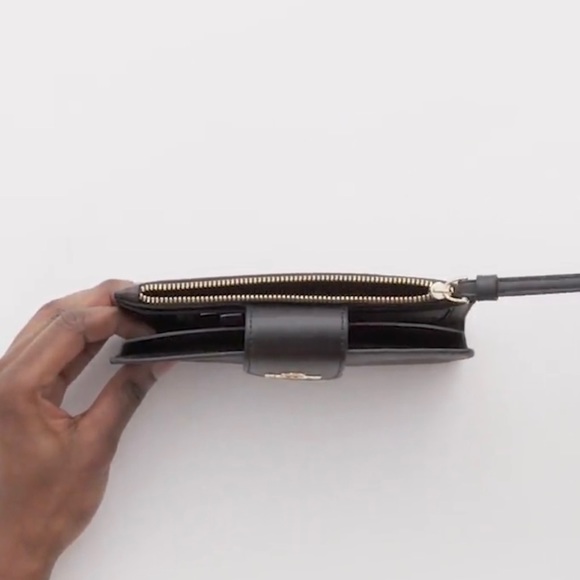 ๐๐Host Pick๐๐Coach Tech Phone Wallet - Picture 3 of 6